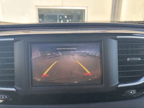 Used 2023 Chrysler Voyager LX image 30