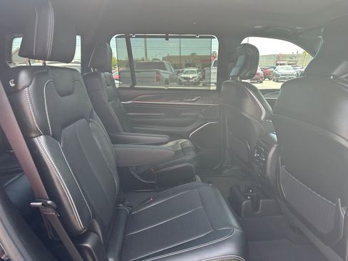 Used 2023 Jeep Grand Cherokee L Overland w/ Luxury Tech Group IV AWD/4WD image 18