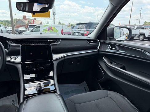 Used 2021 Jeep Grand Cherokee L Laredo w/ Luxury Tech Group I AWD/4WD image 7