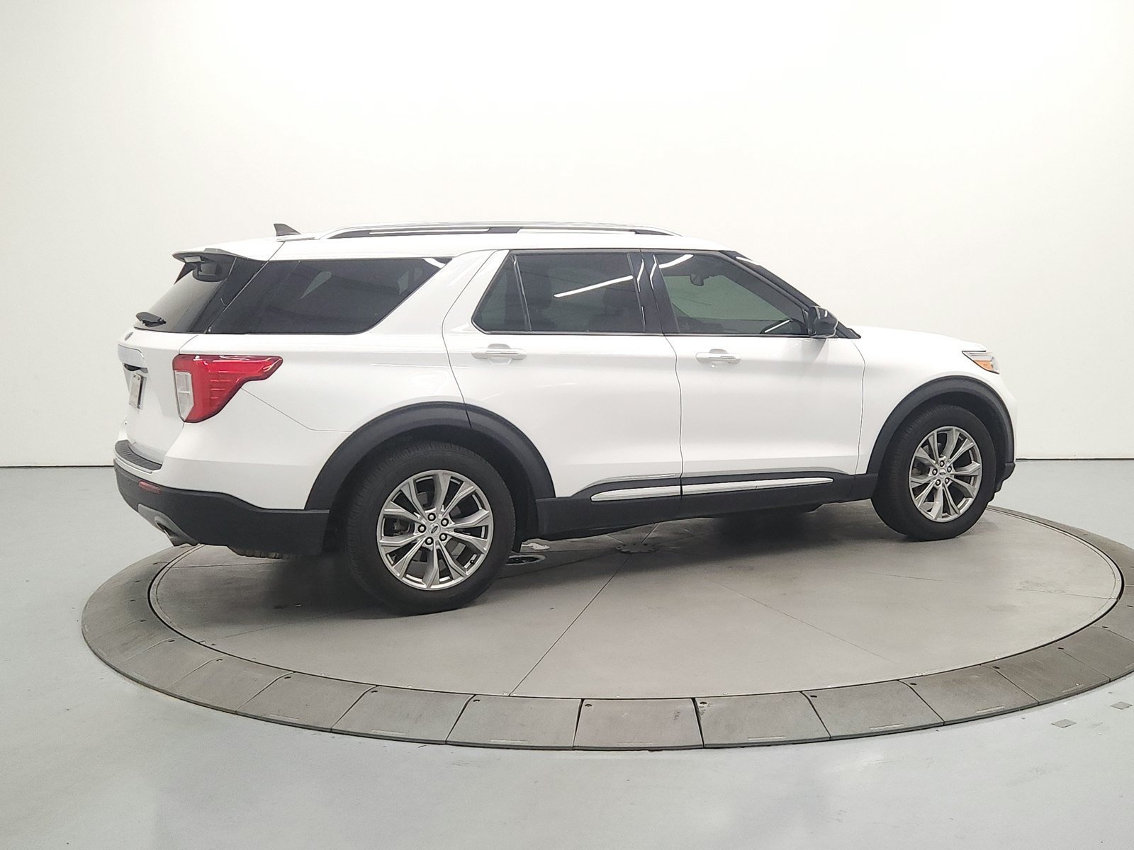 Used 2023 Ford Explorer Limited RWD image 8