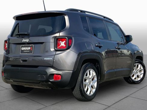 Used 2018 Jeep Renegade Latitude FWD image 12