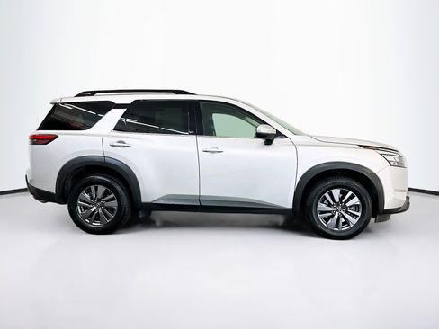 Used 2025 Nissan Pathfinder SV AWD/4WD image 10