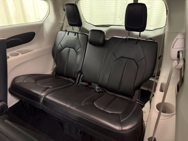 Used 2024 Chrysler Pacifica Limited FWD image 17
