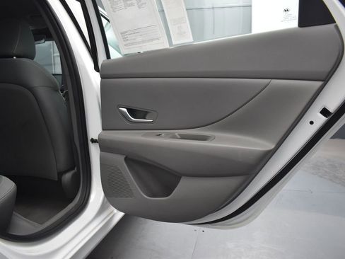 Used 2023 Hyundai Elantra SEL image 20