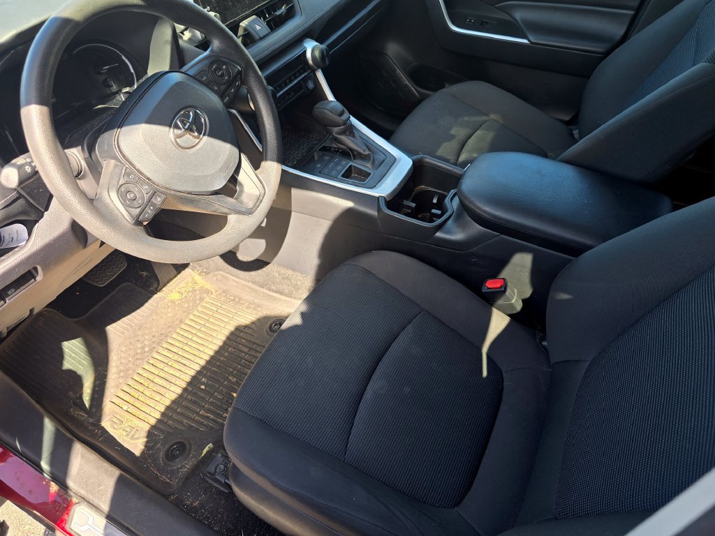 Used 2024 Toyota RAV4 LE AWD/4WD image 12