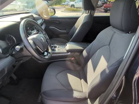 Used 2020 Toyota Highlander LE AWD/4WD image 13