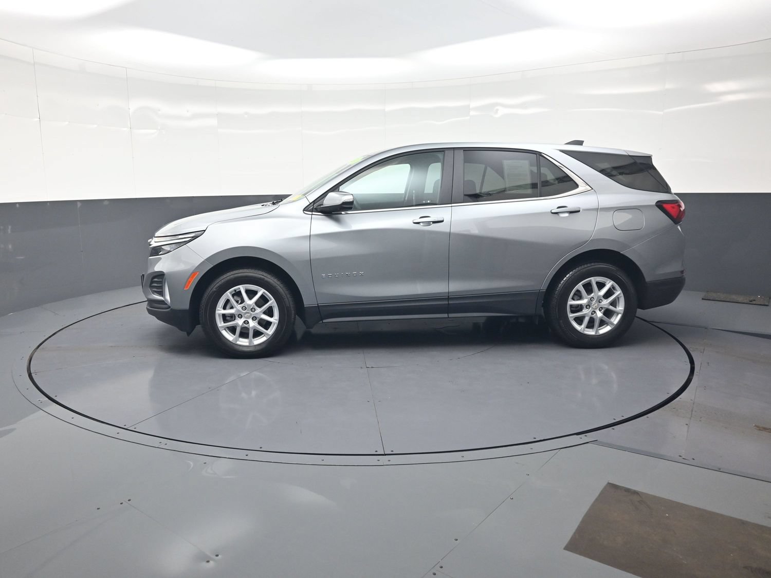 Used 2024 Chevrolet Equinox LT AWD/4WD image 6
