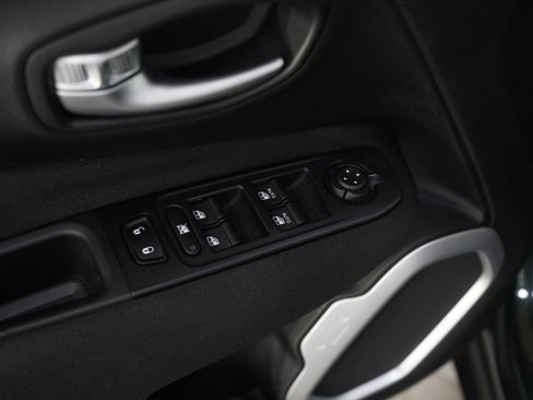 Used 2021 Jeep Renegade Sport image 18