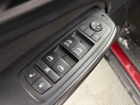 Used 2015 Jeep Cherokee Latitude w/ Comfort/Convenience Group image 19