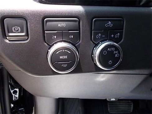 New 2024 GMC Sierra 1500 SLE image 14