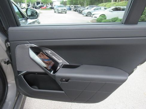 Used 2023 BMW 740i RWD image 15