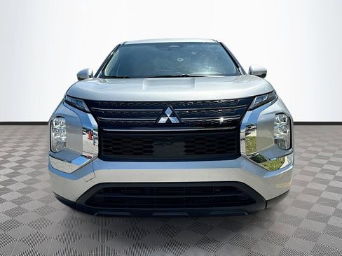 Used 2024 Mitsubishi Outlander ES FWD image 2