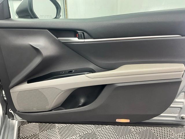 Used 2019 Toyota Camry SE FWD image 13