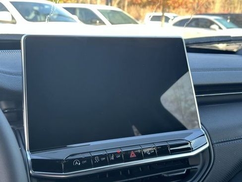 New 2026 Jeep Compass Limited image 25