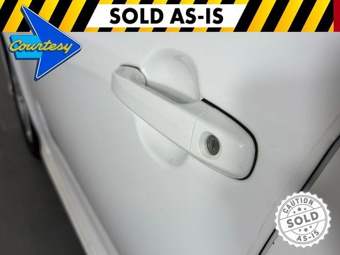 Used 2014 Toyota Camry SE w/ Moonroof Package FWD image 13