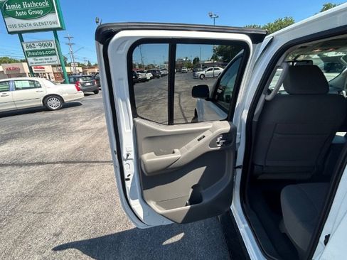 Used 2020 Nissan Frontier SV w/ Midnight Edition Floor Mats AWD/4WD image 13