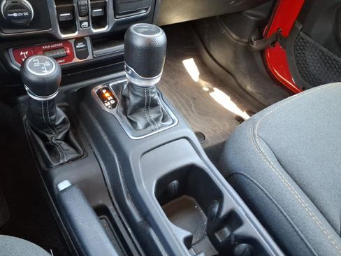 Used 2024 Jeep Wrangler Unlimited image 14