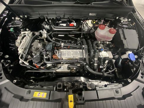 Used 2024 Mercedes-Benz EQB 300 4MATIC image 21