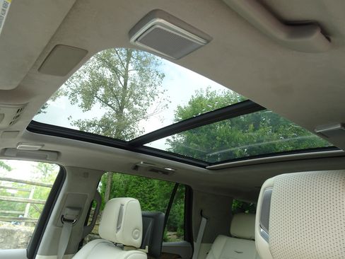 Used 2023 Cadillac Escalade Sport Platinum image 6