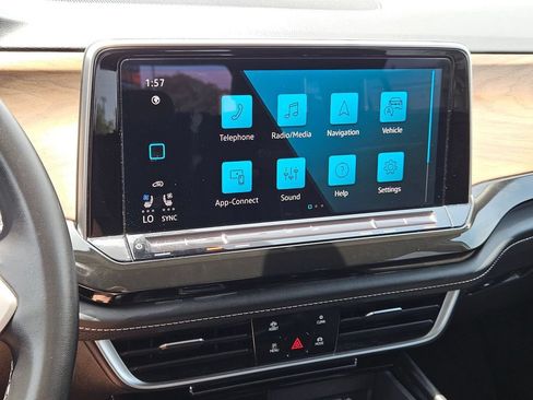 Used 2025 Volkswagen Atlas SE FWD image 18