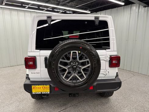 Used 2024 Jeep Wrangler Unlimited Sahara w/ Technology Group AWD/4WD image 5