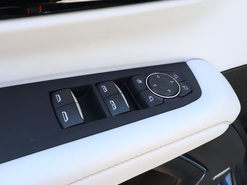 New 2025 Chevrolet Suburban Premier image 19