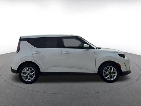 Used 2025 Kia Soul LX w/ LX Technology Package FWD image 16