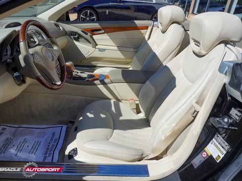 Used 2009 Mercedes-Benz SL 550 w/ Premium I Pkg image 12
