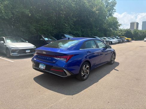 Used 2026 Hyundai Elantra Limited FWD image 2