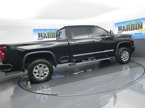 Used 2024 Chevrolet Silverado 2500 High Country w/ High Country Premium Package image 6