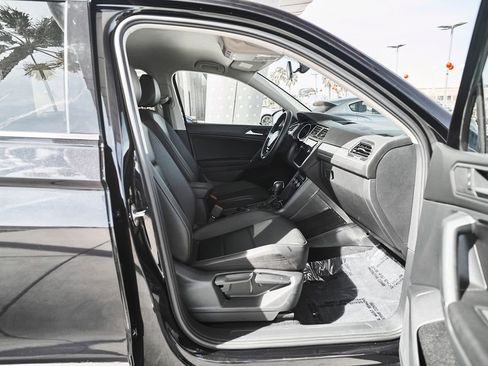 Used 2020 Volkswagen Tiguan SE FWD image 13