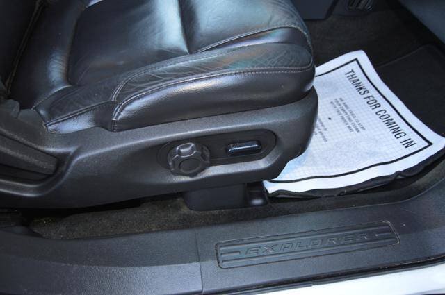Used 2013 Ford Explorer XLT AWD/4WD image 30