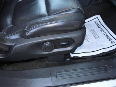 Used 2013 Ford Explorer XLT AWD/4WD image 30