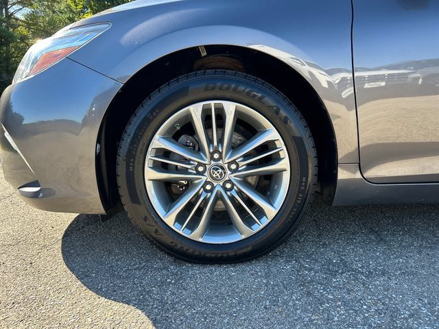Used 2017 Toyota Camry SE w/ Moonroof Package FWD image 10