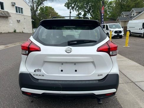 Used 2019 Nissan Kicks SR w/ SR Premium Package FWD image 9