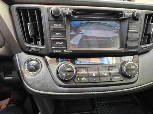 Used 2018 Toyota RAV4 XLE AWD/4WD image 6