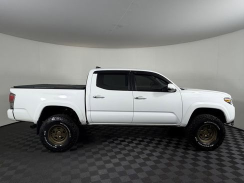 Used 2019 Toyota Tacoma Limited AWD/4WD image 4