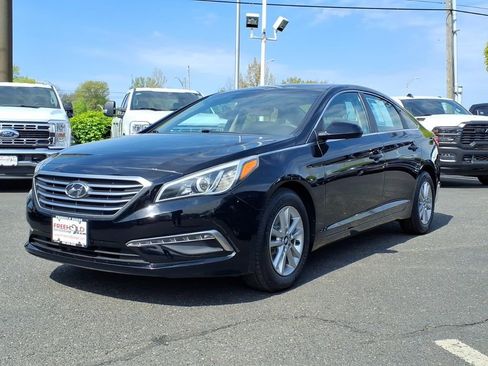 Used 2015 Hyundai Sonata SE w/ Option Group 09 FWD image 3