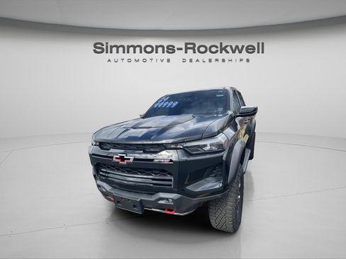 Used 2024 Chevrolet Colorado ZR2 w/ ZR2 Convenience Package III AWD/4WD image 3