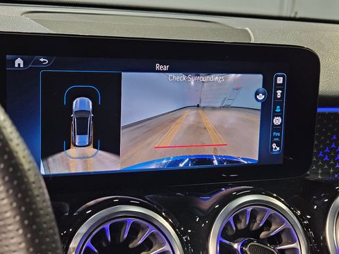 Used 2024 Mercedes-Benz GLB 250 image 32