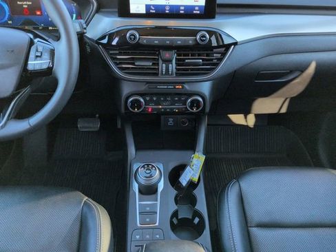 Used 2022 Ford Escape Titanium image 22