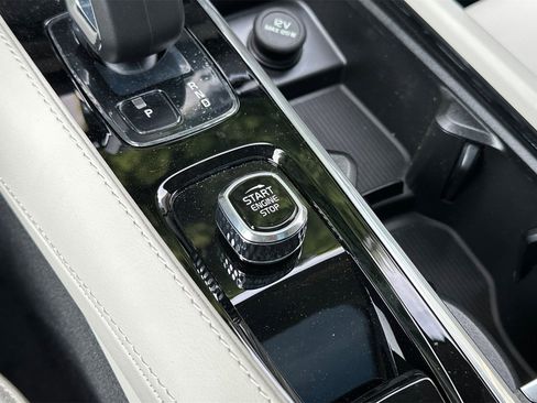 Used 2025 Volvo XC90 B6 Core w/ Protection Package Premier image 23