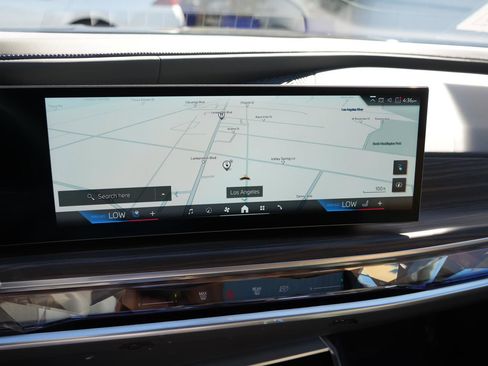 Used 2025 BMW i7 xDrive60 w/ Executive Package image 17