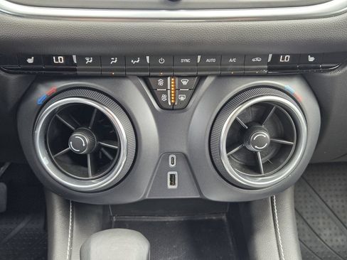 Used 2024 Chevrolet Blazer LT FWD image 17