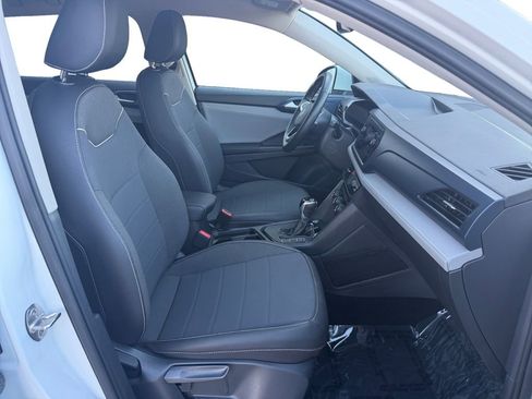 Used 2024 Volkswagen Taos SE image 15