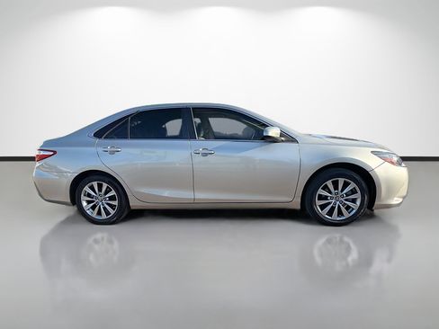 Used 2017 Toyota Camry XLE FWD image 2