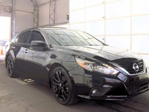 Used 2017 Nissan Altima 2.5 SR w/ Midnight Edition Package FWD image 6