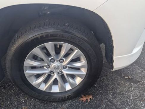 Used 2022 Lexus GX 460 image 11