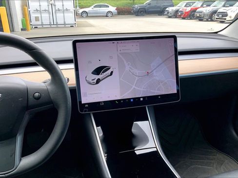 Used 2020 Tesla Model 3 Standard Range Plus RWD image 6