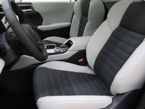 Used 2025 Mitsubishi Outlander SE FWD image 11